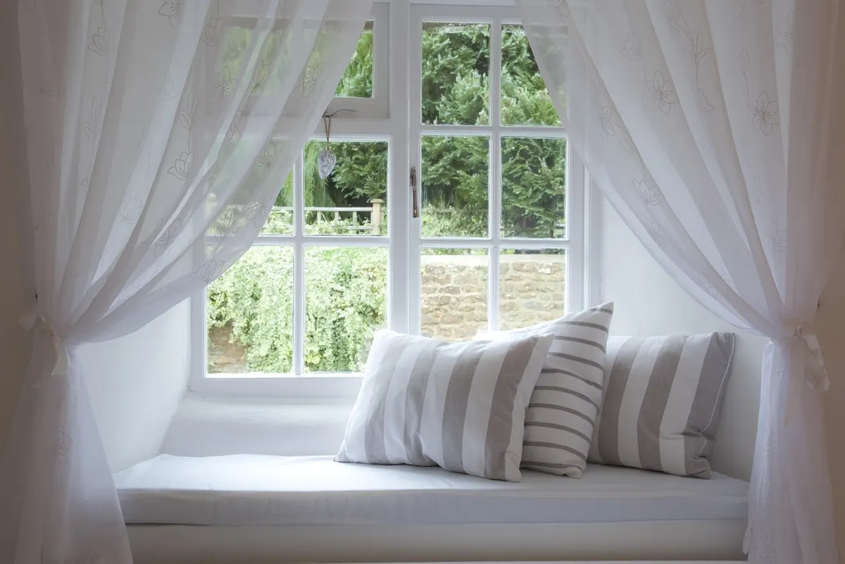 How to Create a Cosy Reading Nook in a Small Bedroom